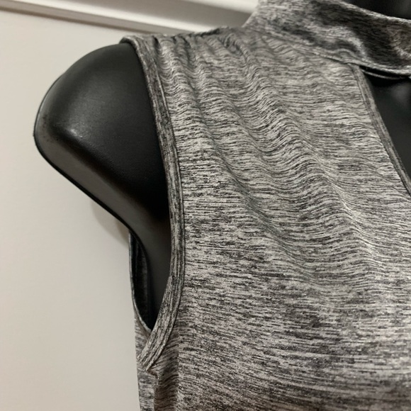 Jennifer Lopez Mockneck Keyhole Tank Women’s Size XS - Picture 9 of 9